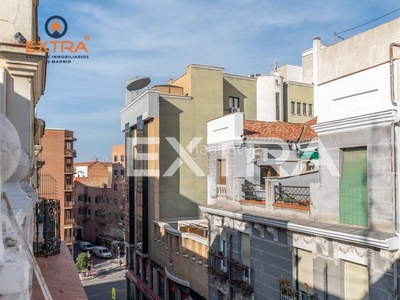 Alquiler piso ático totalmente reformado de 2 dormitorios. en Madrid
