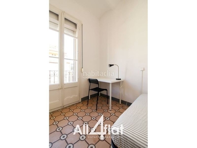 Alquiler piso de 72 m2 en la dreta de l'eixample , 3 habitaciones dobles , baño completo, cocina equipada. amueblado. en Barcelona