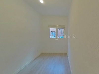 Alquiler piso sexto con 3 habitaciones en Portazgo Madrid