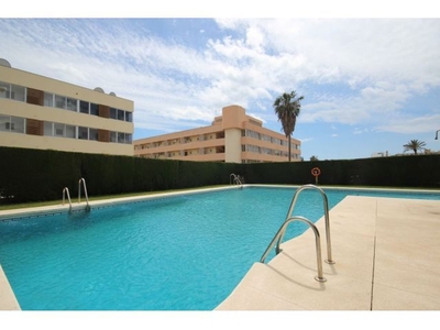Apartamento en la Carihuela, a menos de 5 minutos de la playa, con garaje y piscina