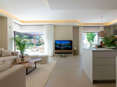 Apartamento en venta en New Golden Mile, Estepona, Málaga