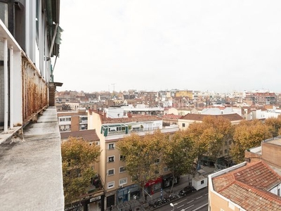 Ático con 2 habitaciones con ascensor y calefacción en Madrid