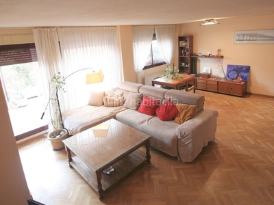 Casa adosada con 5 habitaciones con calefacción y aire acondicionado en Madrid