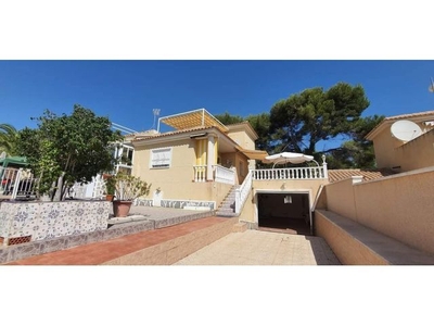 Casa de campo de 2 dormitorios con garaje y piscina en Pinar De Campoverde (Costa Blanca)