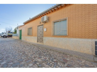 CASA DE PUEBLO DE 273 METROS DE PARCELA EN EL JAU, SANTA FE