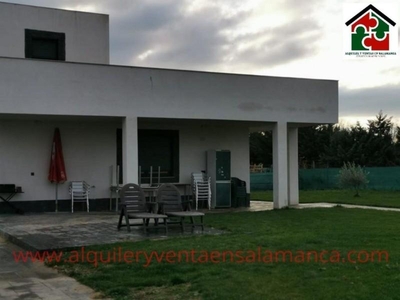 Chalet en Almenara de Tormes