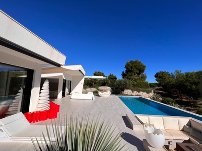 Chalet en venta en Las Colinas Golf, Orihuela, Alicante