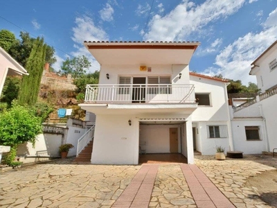 Chalet en venta en Vallirana, Barcelona