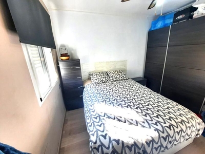 Piso con 2 habitaciones con aire acondicionado en Málaga