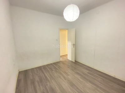 Piso con 2 habitaciones con ascensor y aire acondicionado en Hospitalet de Llobregat (L´)