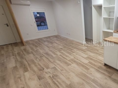 Piso con 2 habitaciones con calefacción y aire acondicionado en Terrassa