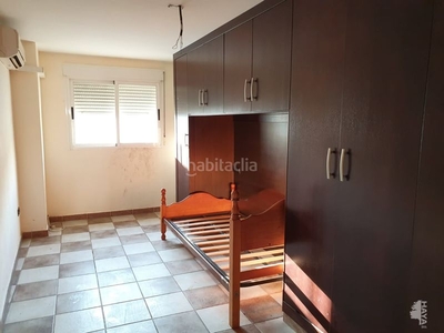 Piso con 2 habitaciones y jardín en Silla