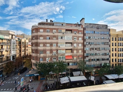 Piso con 3 habitaciones con aire acondicionado en Madrid