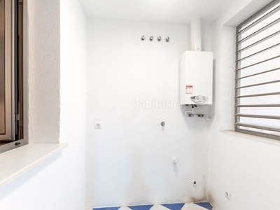 Piso con 3 habitaciones con calefacción y aire acondicionado en Málaga