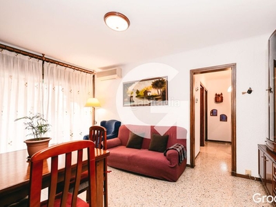Piso con 3 habitaciones con calefacción y aire acondicionado en Sant Boi de Llobregat