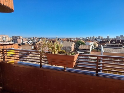 Piso con 4 habitaciones con ascensor, parking, calefacción y aire acondicionado en Madrid