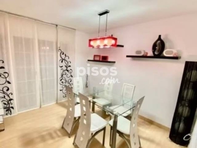 Piso en alquiler en Plaza del Rey Aurelio en Parque Alcosa-Jardines del Edén por 700 €/mes