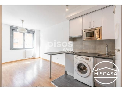 Piso en venta en Calle de la Miosotis, cerca de Calle de las Azucenas en Valdeacederas por 175.000 €