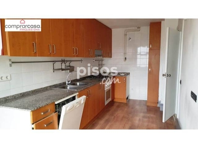 Piso en venta en Passeig d'Urrutia, cerca de Carrer de Bellcaire en El Turó de la Peira-Can Peguera por 193.355 €