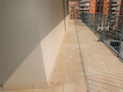 Piso ¡estupendo piso con piscina en la zona de sant martí! en Barcelona