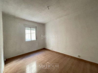 Piso mr. house vende fantástico piso de tres dormitorios para entrar a vivir en Ventas, ciudad lineal. en Madrid