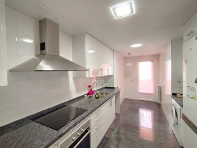 Venta de piso en Centro - Cuenca de 2 habitaciones con terraza y garaje
