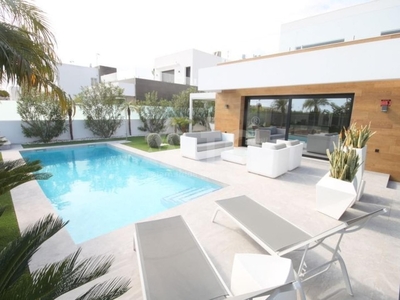 Villa con terreno en venta en la Dehesa de Campoamor' Cabo Roig