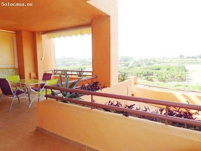 Apartamento de dos dormitorios con vistas al mar y montaña.