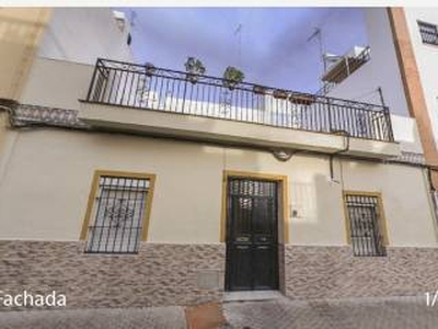 Chalet Calle Arnao de Flandes, Zona Ronda de Triana-Cartuja, Sevilla