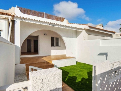 Chalet en venta en Blue Lagoon, Alicante