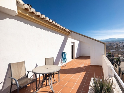 Venta de ático con piscina y terraza en La Zubia, Área de Granada