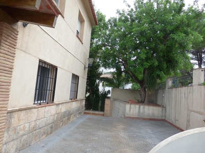 Venta de casa con terraza en Oliva, Urbanizaciones monte