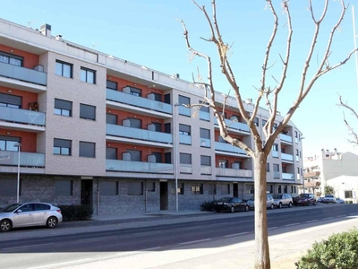 Venta de piso con terraza en Alcarràs