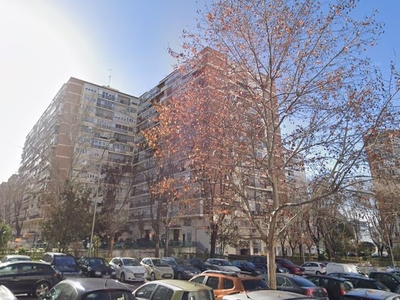Venta de piso con terraza en El Pilar (Madrid)