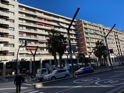 Venta de piso en Centro - Logroño de 6 habitaciones con terraza y calefacción