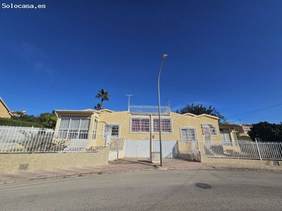 Villa en Venta en La Marina, Alicante