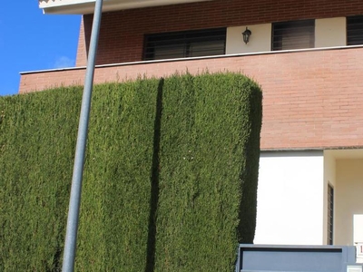 Casa adosada de alquiler en Gelves