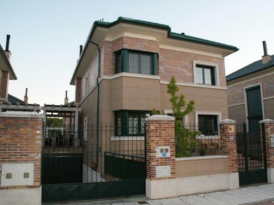 Casa adosada en venta en Extrarradio