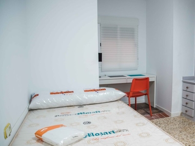 Gran habitación en apartamento de 6 dormitorios en Algirós, Valencia