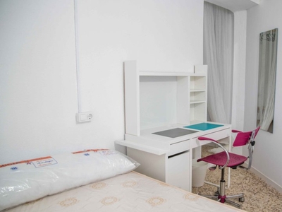 Habitación luminosa en apartamento de 6 dormitorios en Algirós, Valencia