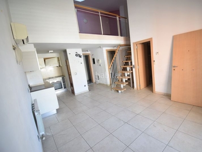 Piso con 2 habitaciones con ascensor, calefacción y aire acondicionado en Girona