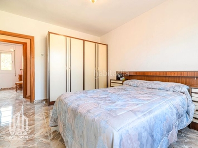 Piso con 3 habitaciones con aire acondicionado en Sant Boi de Llobregat