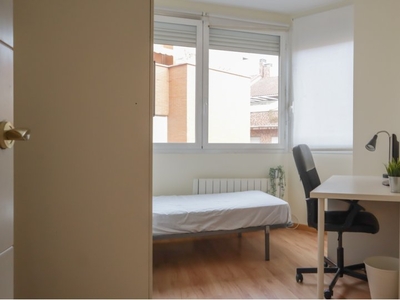 Alquiler de habitaciones en piso de 2 dormitorios en Opañel, Madrid