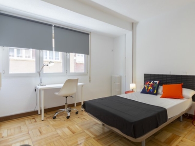 Amplia habitación en apartamento de 6 dormitorios en el Retiro, Madrid