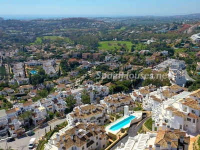 Apartamento en venta en Las Brisas, Marbella