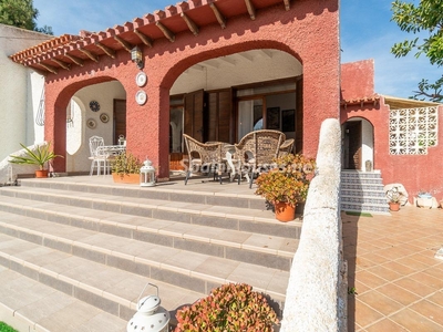 Chalet en venta en Orihuela Costa