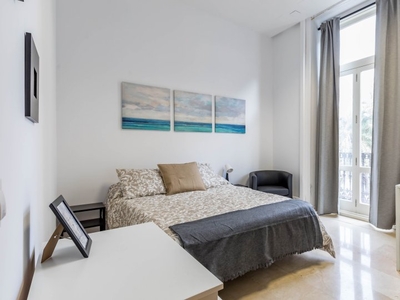 Habitación elegante en el apartamento de 7 dormitorios Ciutat Vella, Valencia