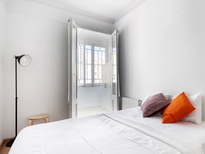 Habitación en el apartamento de 4 dormitorios en Esquerra Eixample, Barcelona.