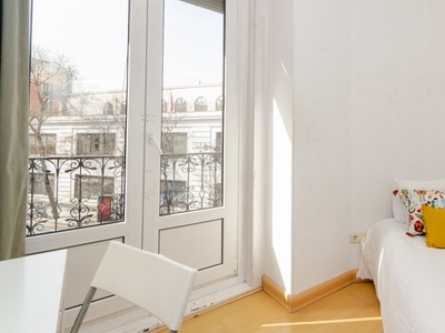 Habitación luminosa en un apartamento de 8 dormitorios en La Latina, Madrid