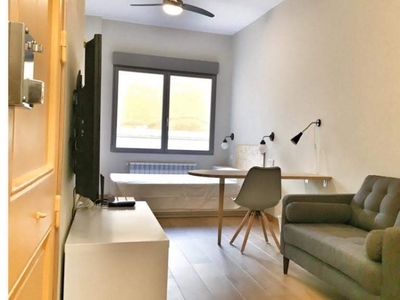 Habitación privada en apartamento de 6 dormitorios en Argüelles, Madrid
